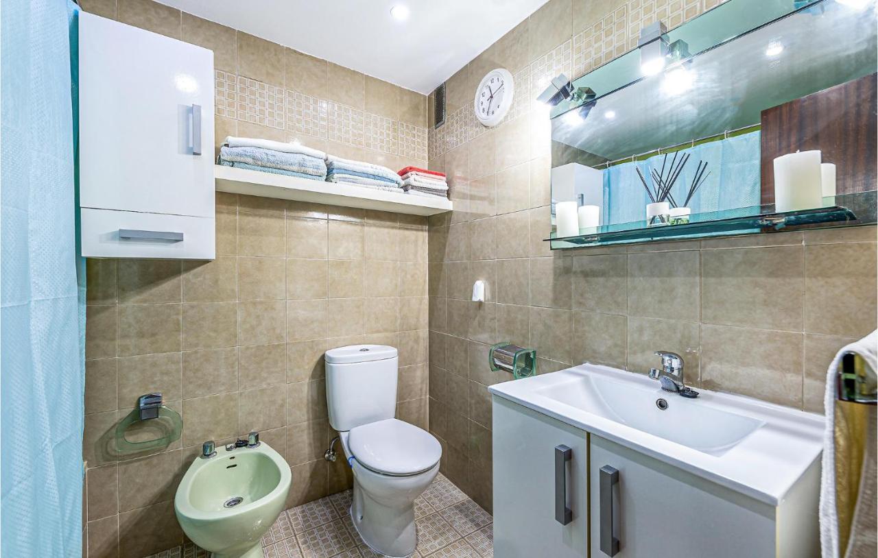 4 Bedroom Nice Apartment In Торремолінос Екстер'єр фото